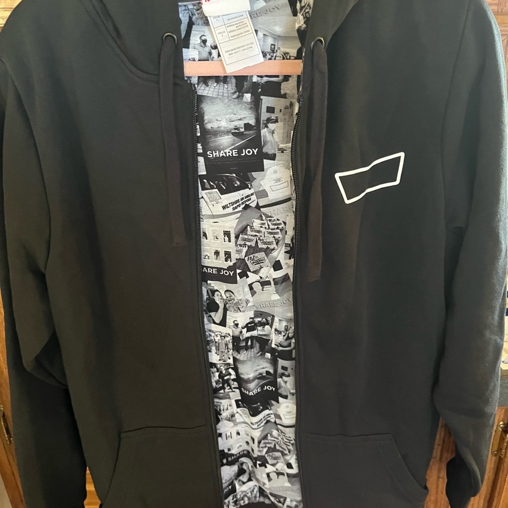 NWOT Krispy Kreme zip up hoodie.  Really cute 🖤🤍 Never worn!  Size small